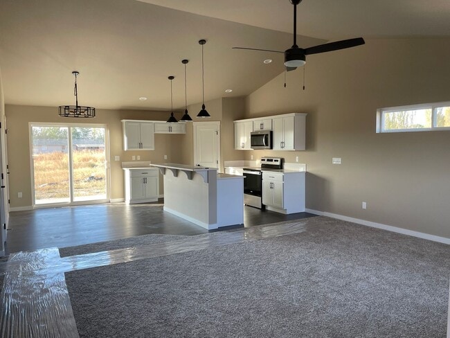 Building Photo - Brand new build in Tieton!