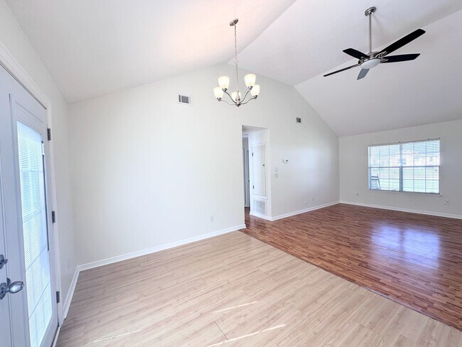 Foto del edificio - Branching Out in Laurel Oaks