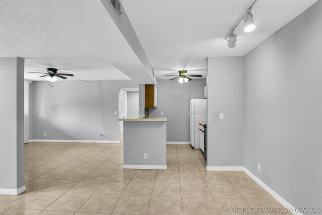 Foto del edificio - 3995 W McNab Rd