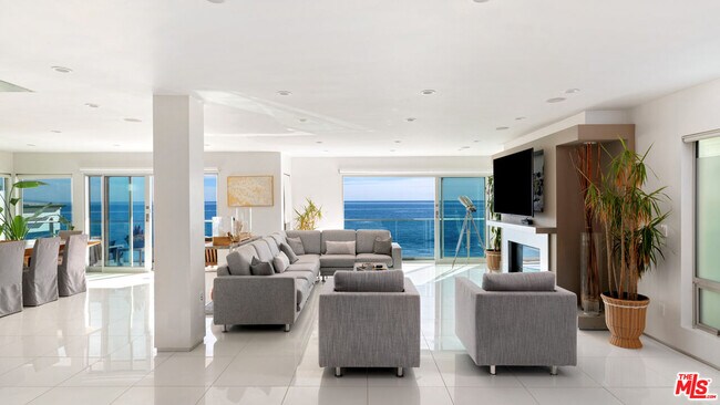 Foto del edificio - 26050 Pacific Coast Hwy