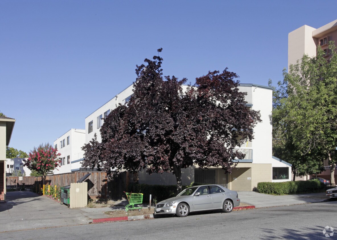 Foto principal - 380 E San Salvador St
