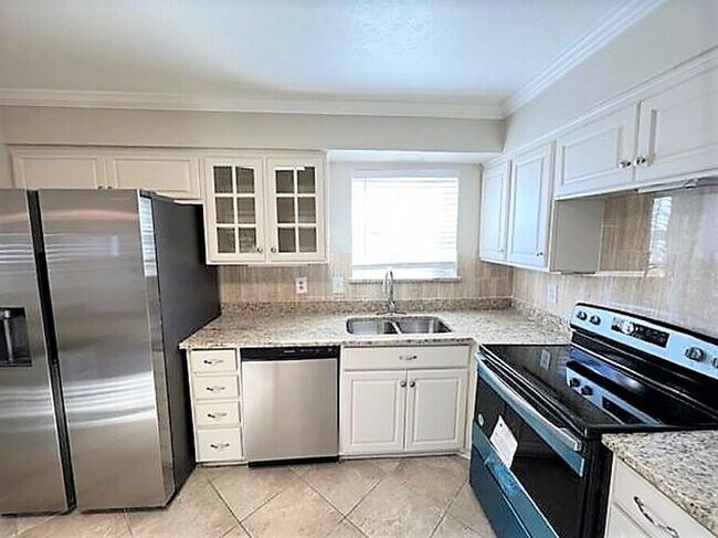 Foto del edificio - 8430 Birchcroft Dr