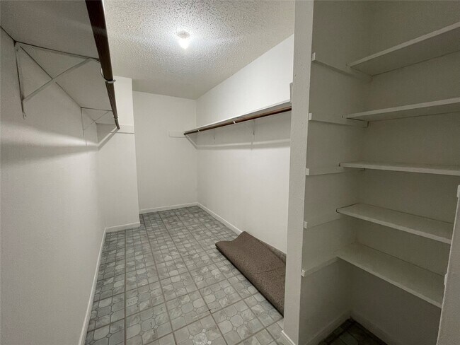 Foto del edificio - 3909 Tanglewilde St