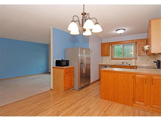 Foto del edificio - 5505 Orleans Ln N