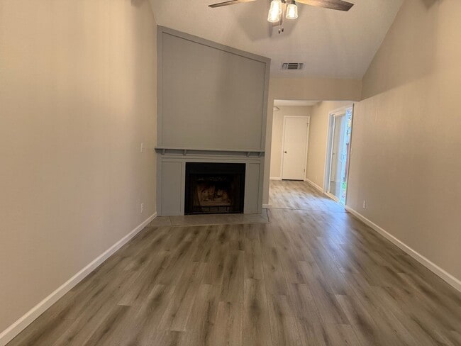 Building Photo - 5419 E Knoll Dr