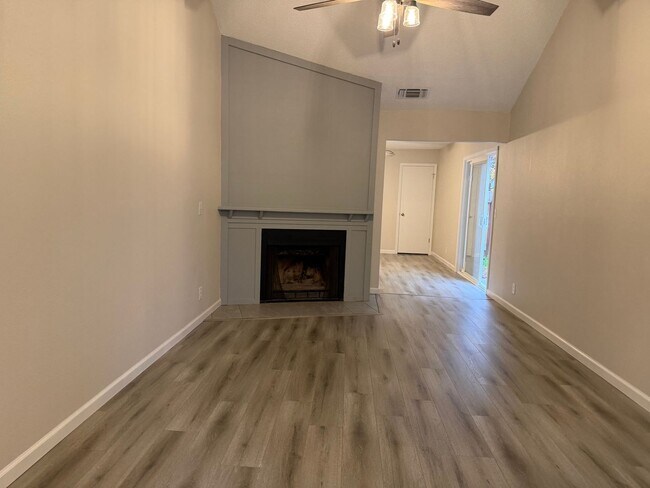 Foto del edificio - 5419 E Knoll Drive