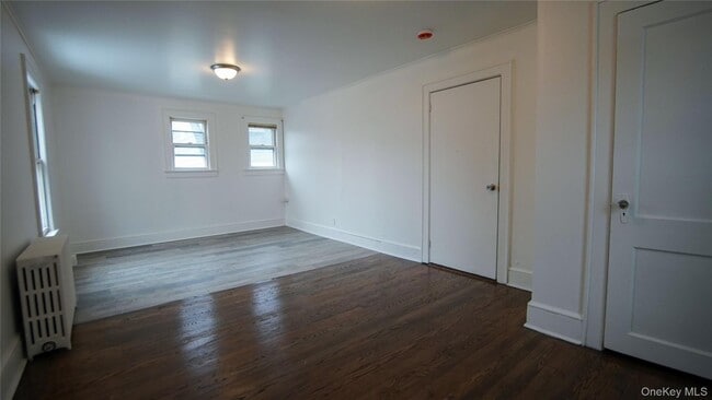 Building Photo - 27 Lawrence Ave