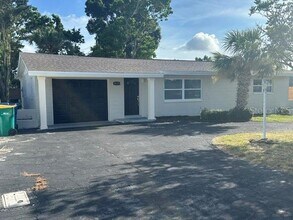 Building Photo - 11525 81st Pl