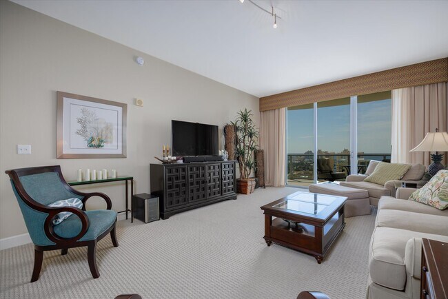 Foto del edificio - 3000 Oasis Grand Blvd