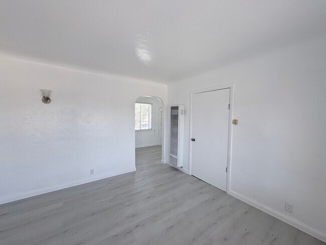 Foto del edificio - 6115 Riverside Ave