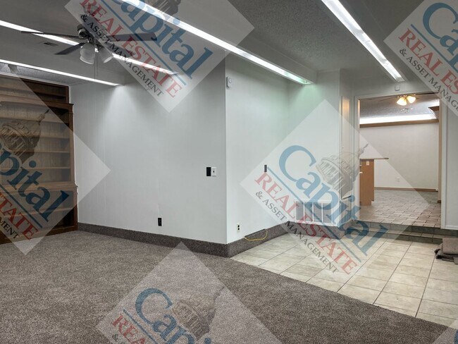 Foto del edificio - Spacious 3 Bedroom W/ Bonus Room