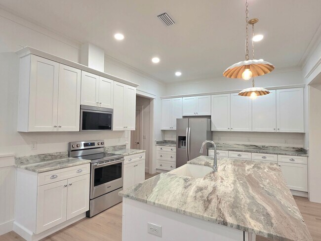 Building Photo - 4 Bed/4 Bath - Brand New Build