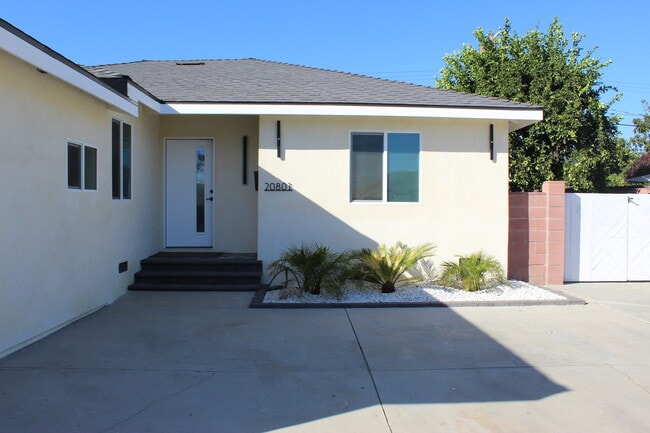 Front - 20801 Bassett St