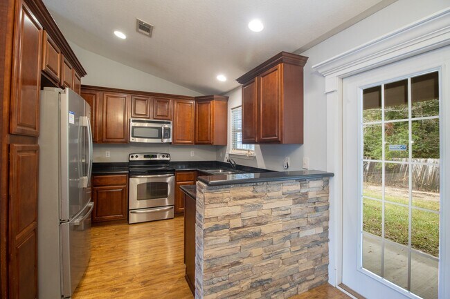 Building Photo - 5518 Landing Ct