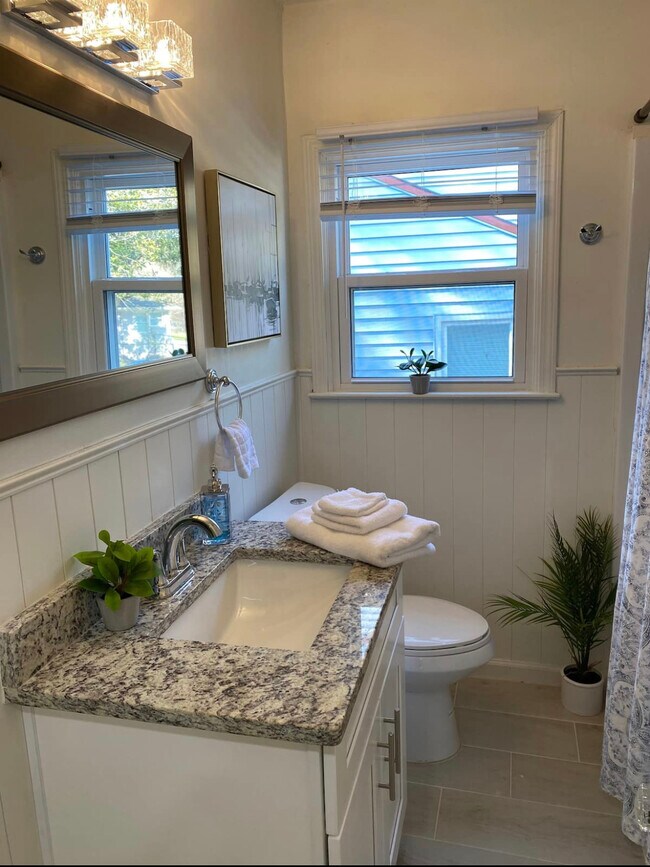 Hallway Bathroom - 1224 Jasper St SW