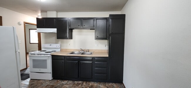 Building Photo - 926 17th St S