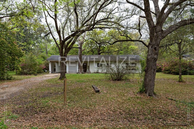 Foto del edificio - 3230 Greenleaf Ct