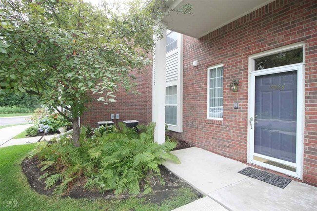 Building Photo - 15504 Claremont Dr
