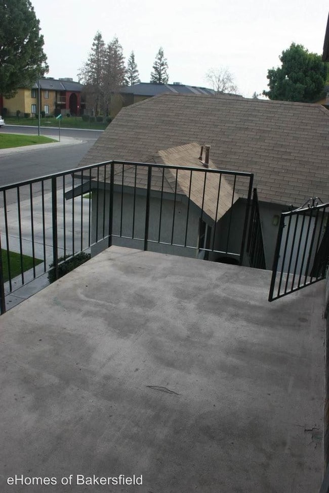 Building Photo - 2809 Villalovos Ct