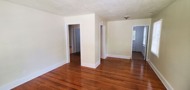 Building Photo - 2 Bedroom Duplex