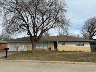 Primary Photo - 1022 W Thompson Ave
