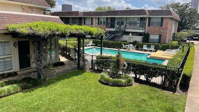 Foto del edificio - 845 Augusta Dr