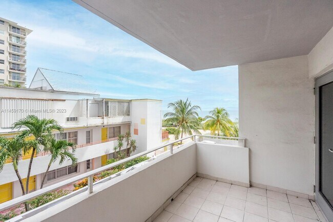 Foto del edificio - 9225 Collins Ave