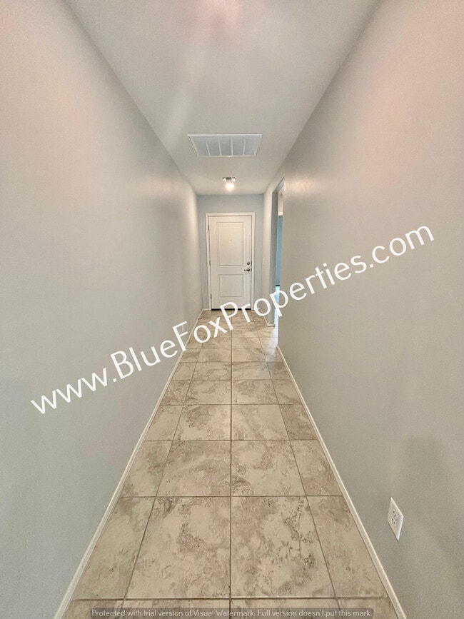 Foto del edificio - 7880 N Scholes Ave
