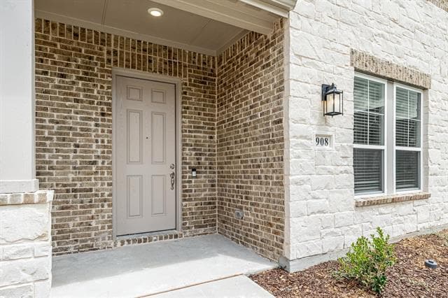 Building Photo - 908 Utica Dr