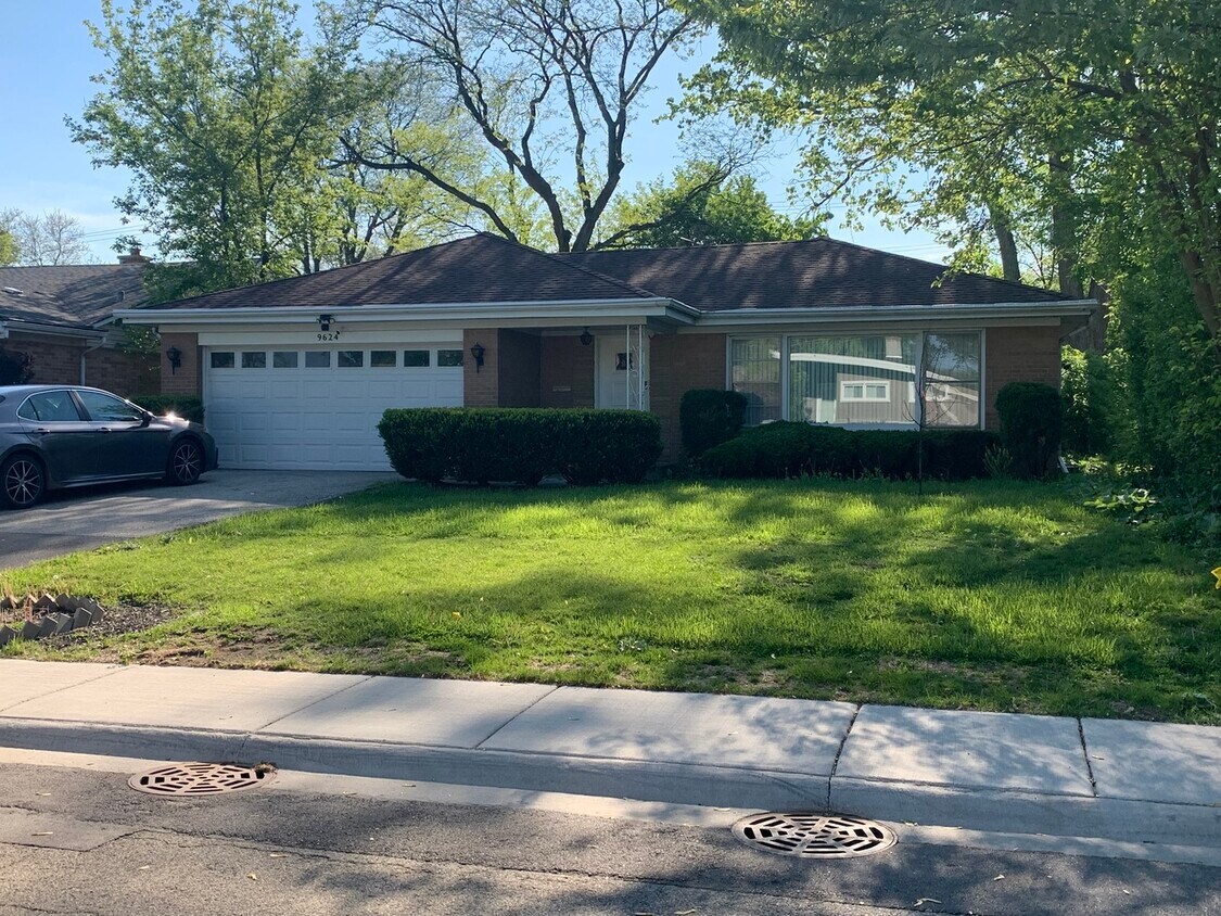 Foto principal - 9624 Karlov Ave