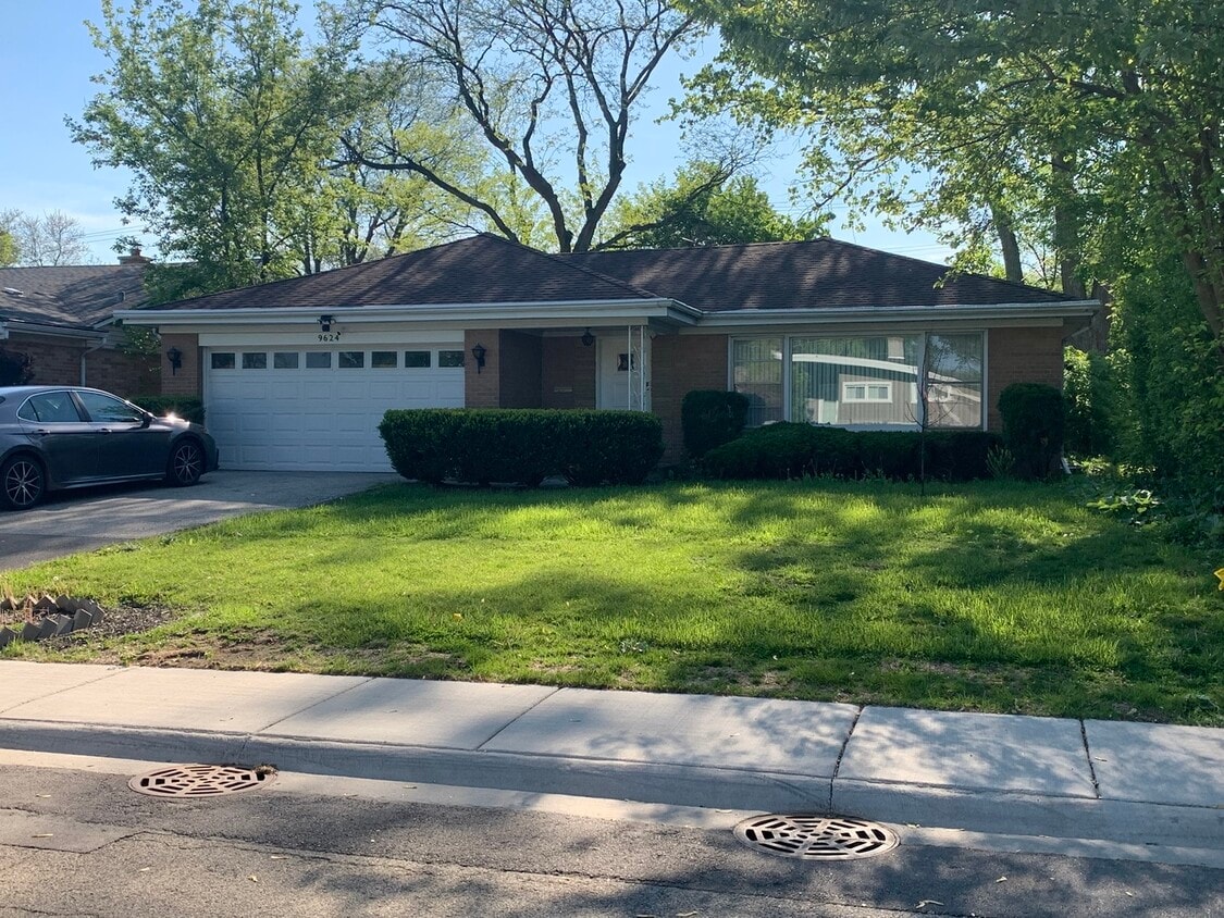 Primary Photo - 9624 Karlov Ave