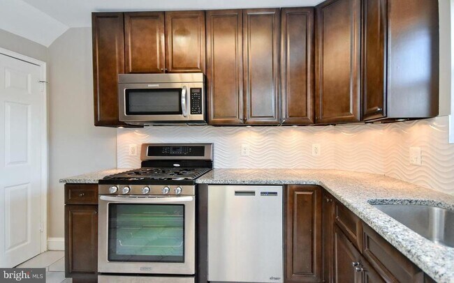 Foto del edificio - 737 Hilltop Terrace SE