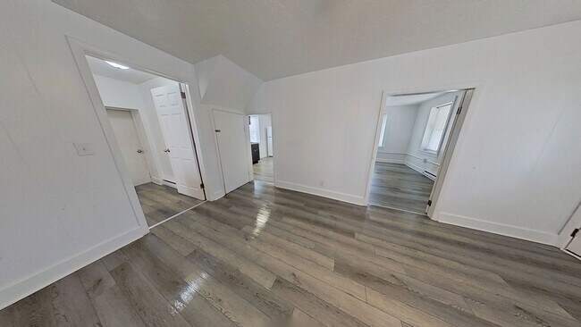 Building Photo - 1st Floor Apartment