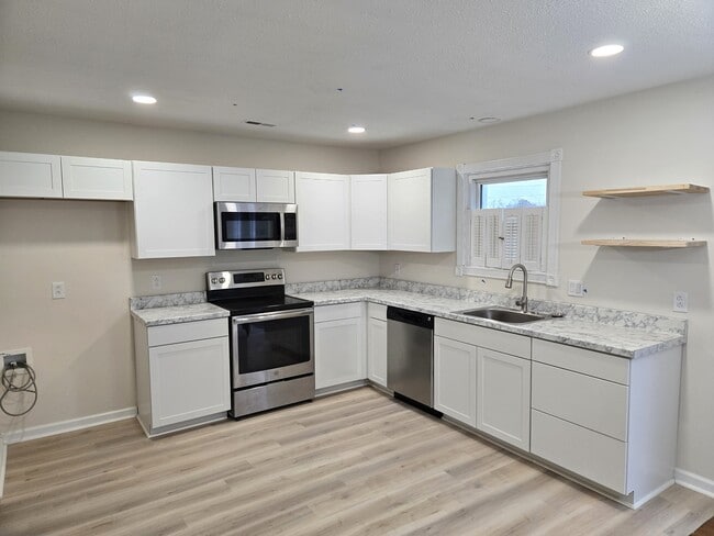 Building Photo - 3912 Riverside Cir