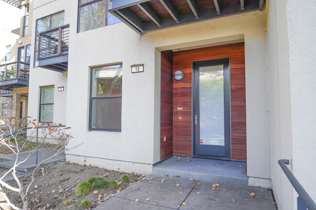 Building Photo - Beautiful Emeryville Townhome Available!