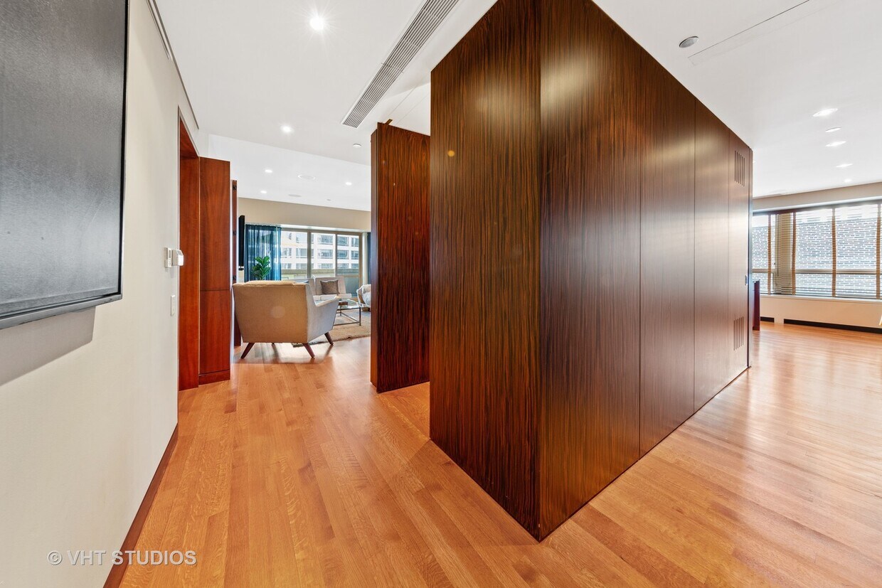 Foto principal - 800 N Michigan Ave