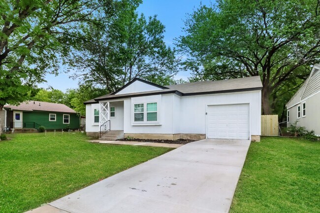 Building Photo - 904 Forrestal Drive