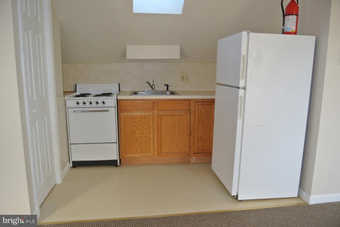 Primary Photo - 14 N Walnut St