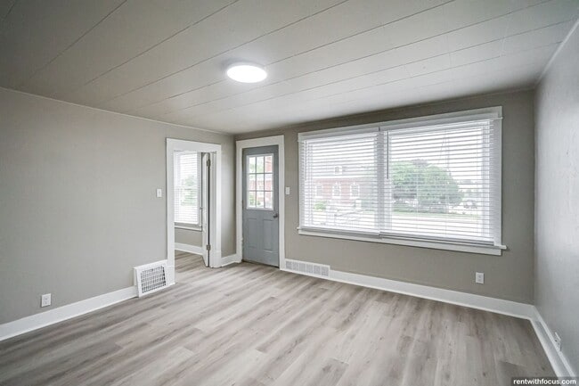 Building Photo - 433 Ahnaip St