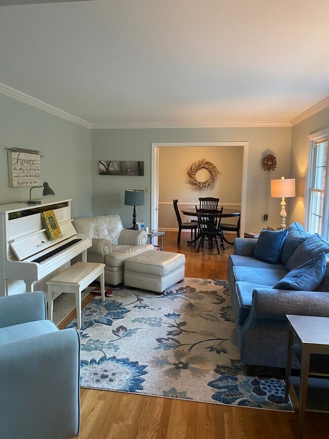 Foto del edificio - 605 Meade Dr