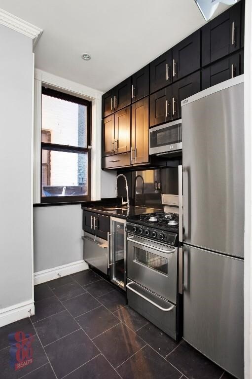Primary Photo - 19 E 23rd St