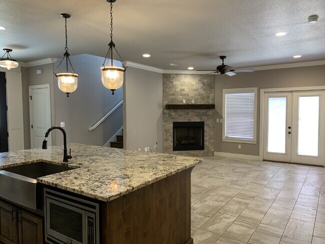 Foto del edificio - 547 N Salem Rd
