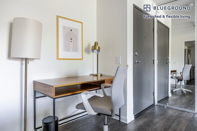 Foto del edificio - 10983 Bluffside Dr