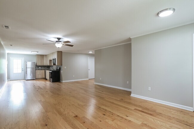 Foto del edificio - 3 Bedroom Home on Corner Lot