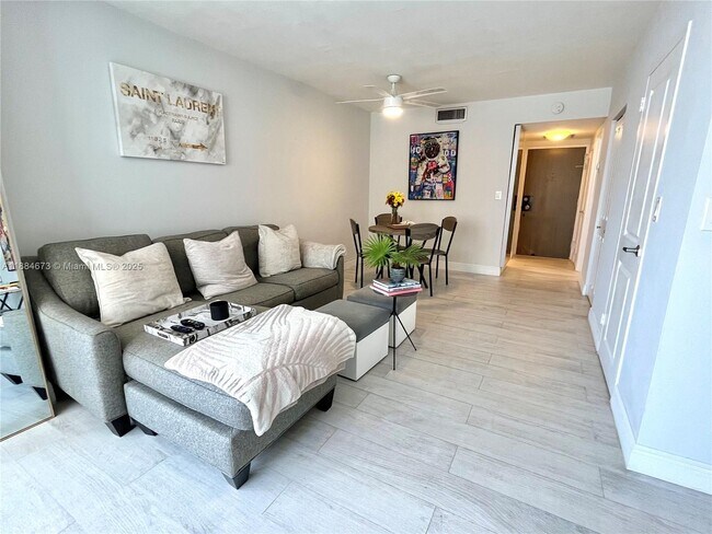 Foto del edificio - 2899 Collins Ave