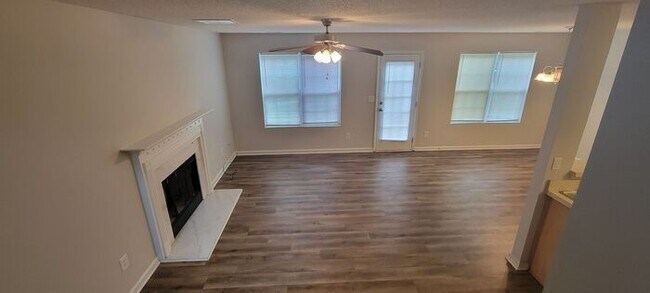 Foto del edificio - COMING SOON: Renovated 3BR 2BA Home w/ 2-Car Garage • Open-Concept Kitchen in Griffin