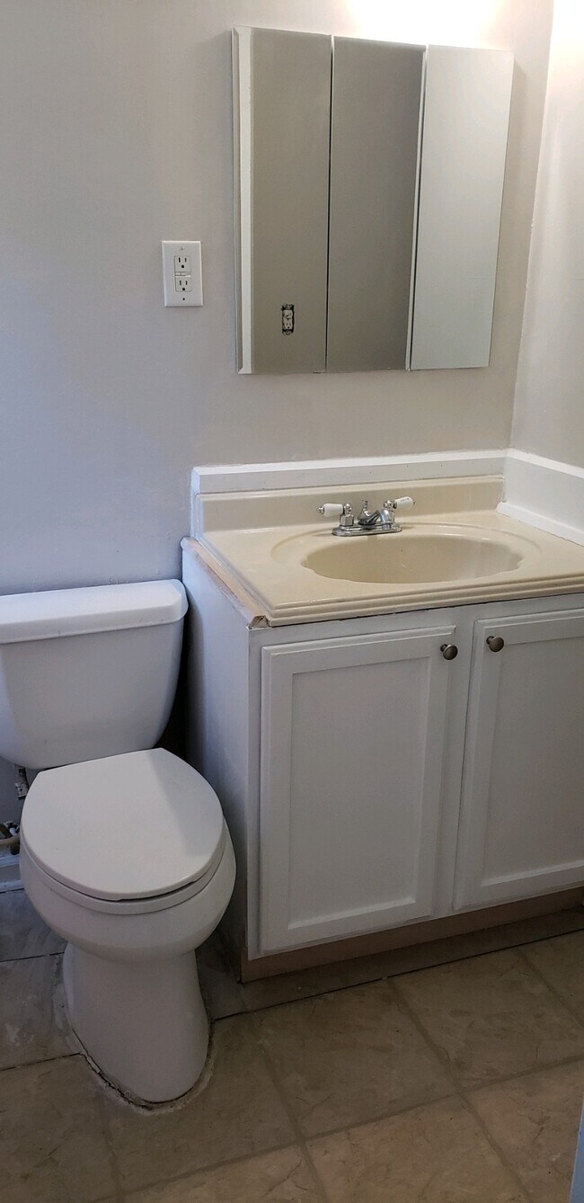 Foto del edificio - 682 Oswego Ave