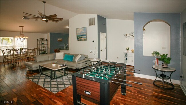 Foto del edificio - 723 NW 38th Pl