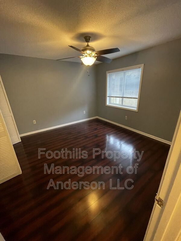 Building Photo - 302 Northlake Dr
