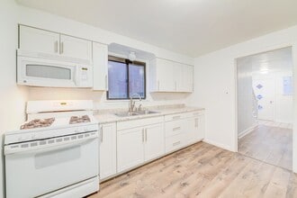 Building Photo - 2837 Spring St